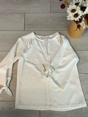 Trina Turk Cream V-Neck Tie-Cuff Blouse
